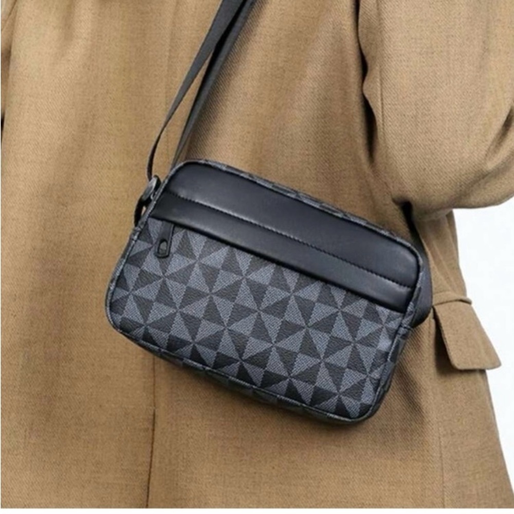 Men’s black Fashion personality small shoulder crossbody bag